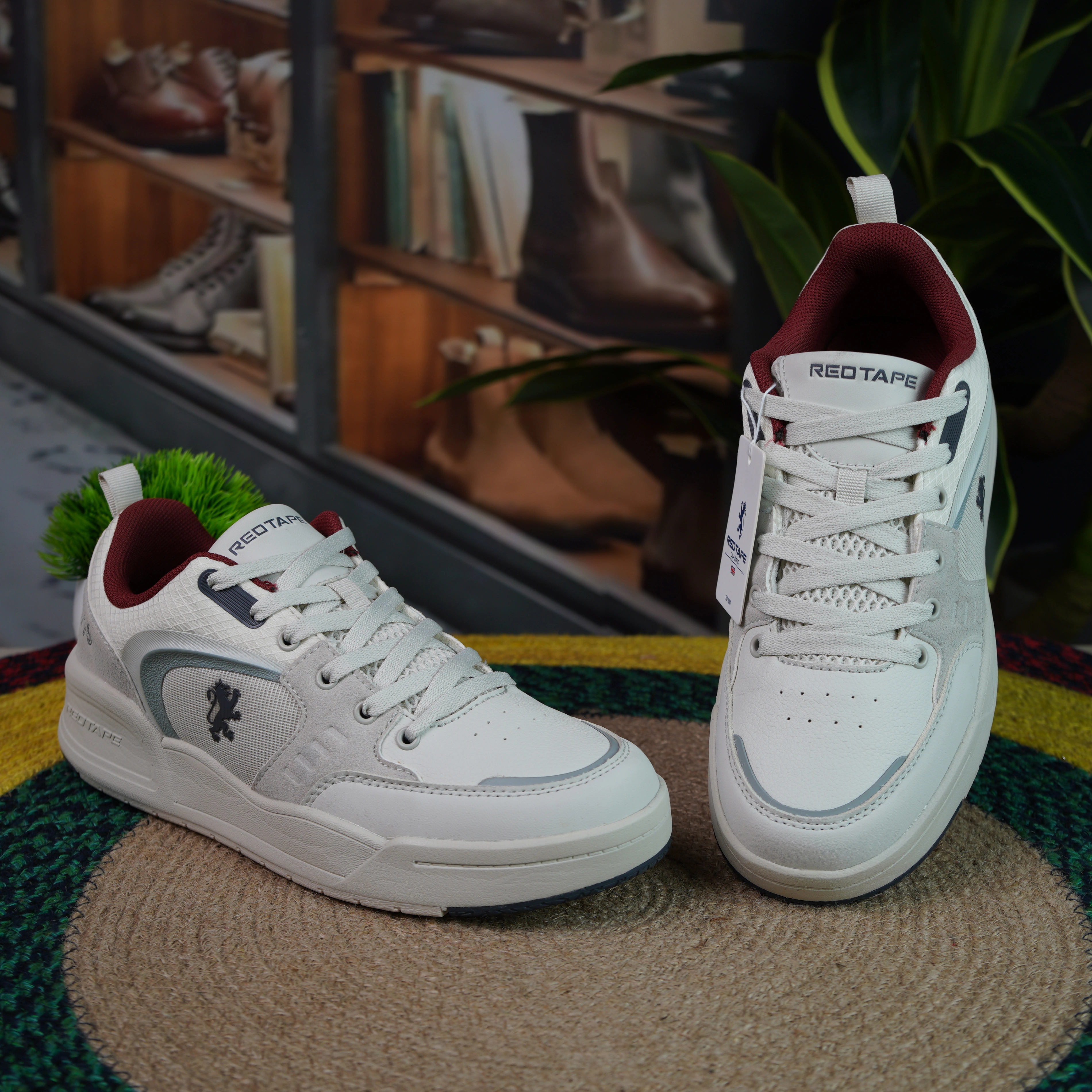 SNEAKER